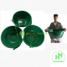 Chậu nhựa bón phân, gieo hạt, rải thức ăn cho gia cầm Long Thành Plastic có quai đeo  - Thau nhựa rải phân, gieo hạt, rải thức ăn cho gia cầm Long Thành PLASTIC có quai đeo - BÁN SỈ, BÁN BUÔN, BÁN LẺ,